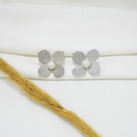 ARETES CHUNKY SILVER LILLY