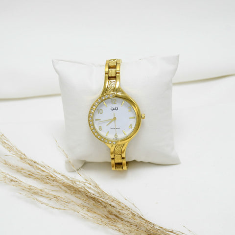 RELOJ DE MUJER GOLD BLACK Q&Q FERNANDA