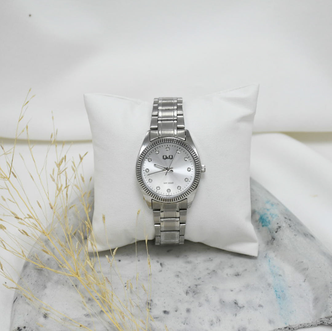 RELOJ DE MUJER Q&Q CARLA