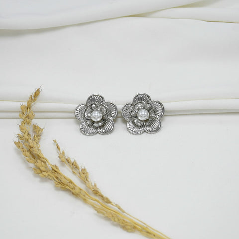 ARETES CHUNKY SILVER FLOWER