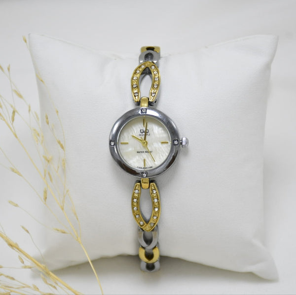RELOJ DE MUJER Q&Q BAE