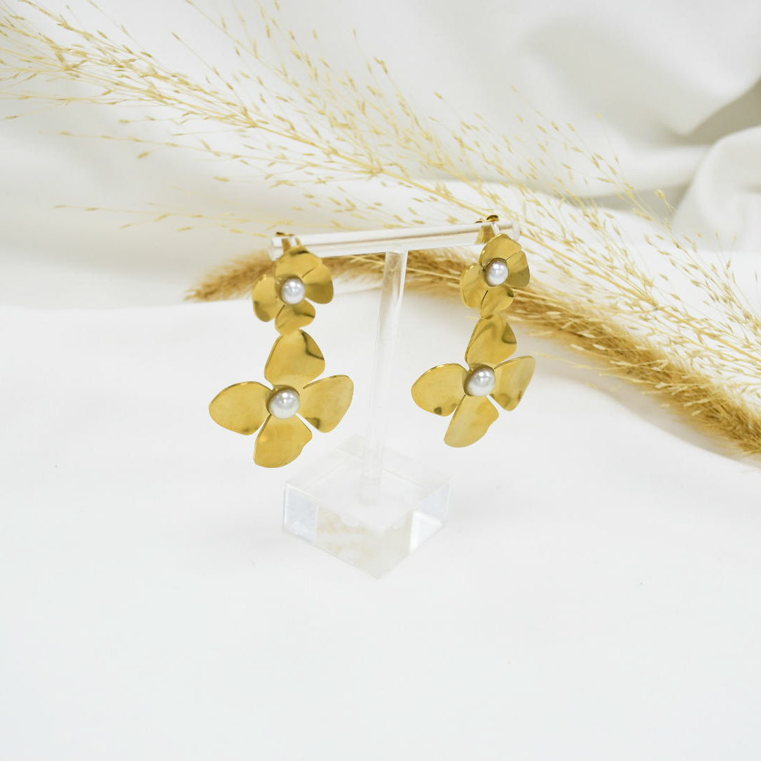 ARETES CHUNKY GOLD FLOWERS